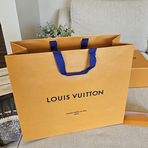 Brand new Louis Vuitton empty gift set - Picture 10 of 16